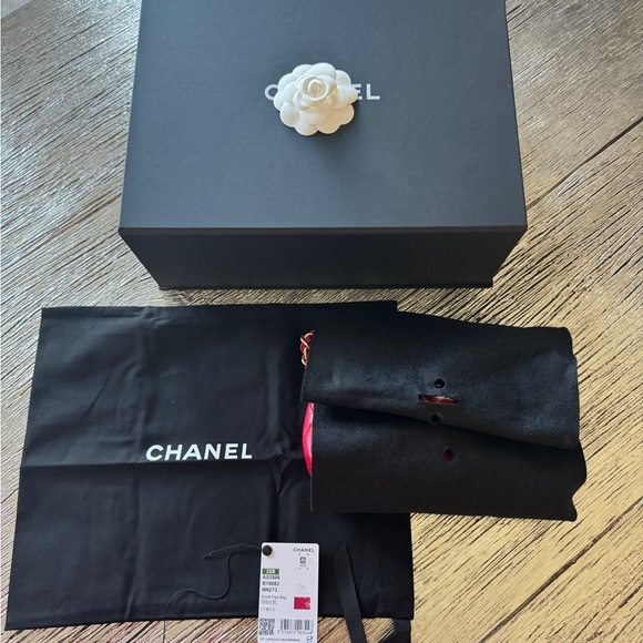 Chanel Small Flap Red Heart Clasp - Picture 9 of 9